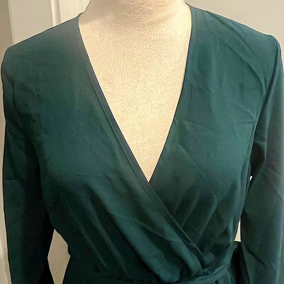 Pretty Little Thing Emerald Green Long Sleeve Pleated Midi Dress - Picture 8 of 16